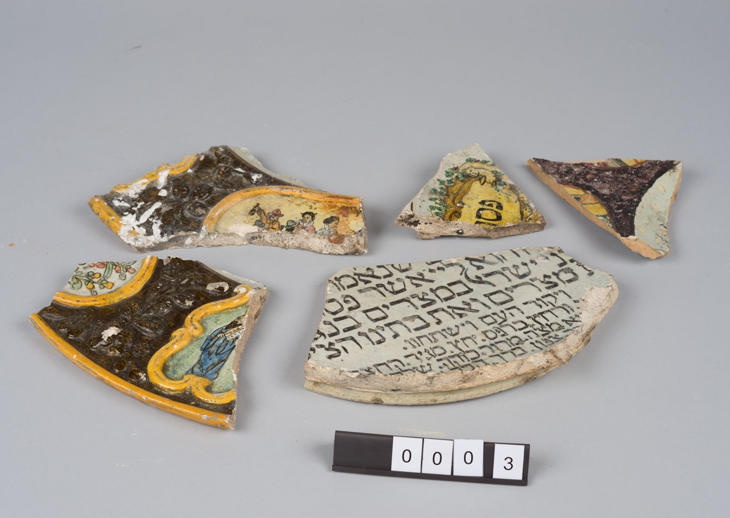 Fragmente-eines-Tellers-aus-dem-judischen-Museum